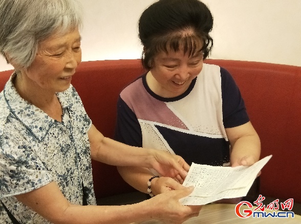 77岁老人59年心愿终实现 入党申请书感动81岁老书记